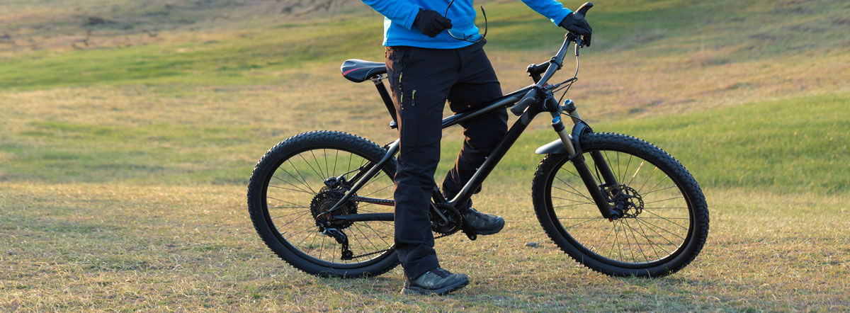 Hardtail-Mountainbike, sichtbar ist die Federung an der Frontgabel
