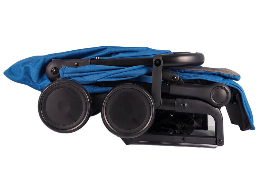 zusammengeklappter Kinderwagen
