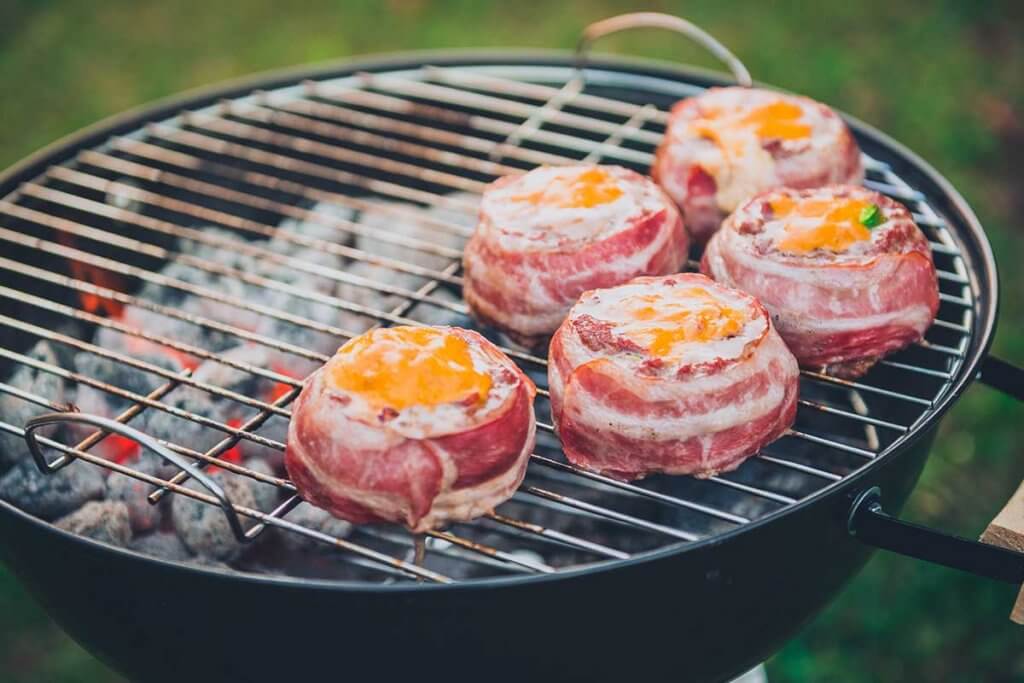 kugelgrill indirektes grillen frikadellen