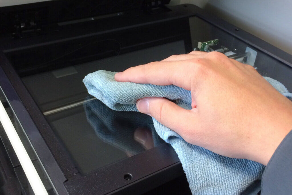 Reinigung der GlasflÀche von Scanner